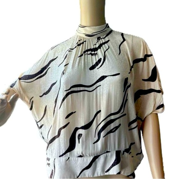 Nine West Brown Abstract Print Crew Neck Smocked Blouse Size Large - Picture 1 of 16